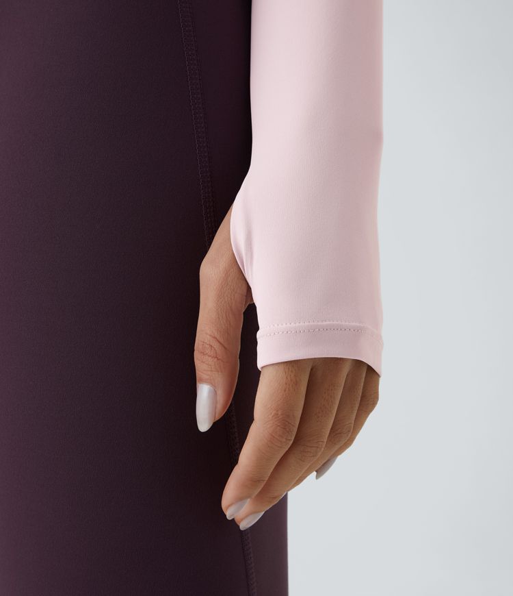 kurzes yoga-sporttop mit daumenlöchern
