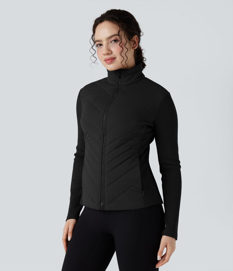 hochgeschlossene kontrastfarbene rippstrick-steppjacke in schmaler lässiger passform mit taschen